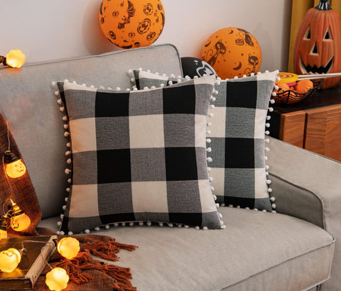 Paquete de 2 fundas de almohada Miulee con cuadros escoceses de estilo retro de granja para Halloween y pompones